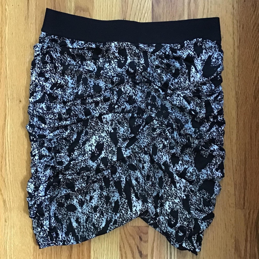 H&M ruffled skirt